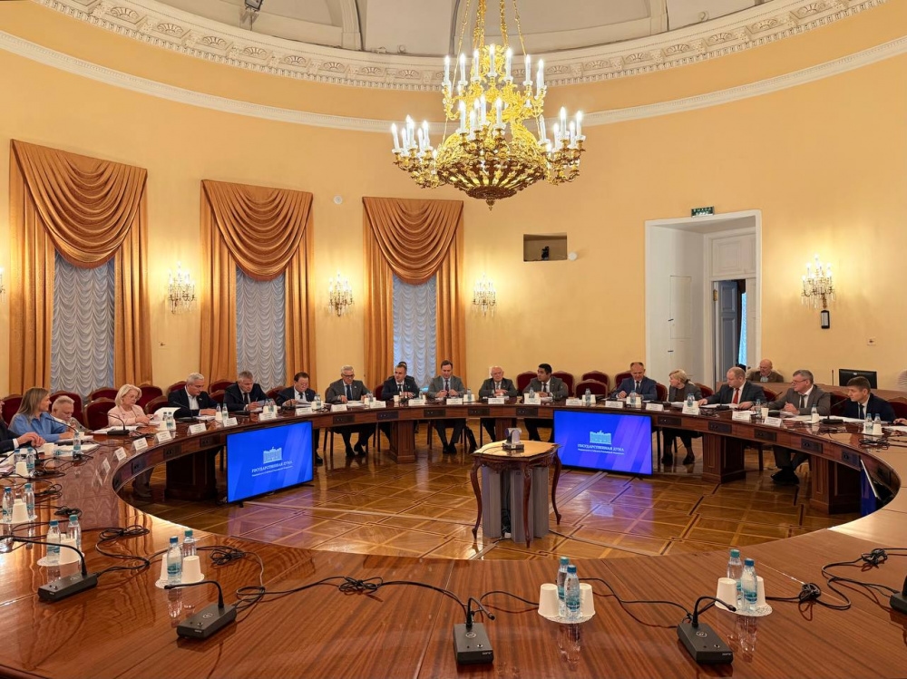 La Duma di Stato ha sostenuto l'iniziativa di rendere obbligatorio il lavoro per i laureati in medicina, ma con alcune riserve.
