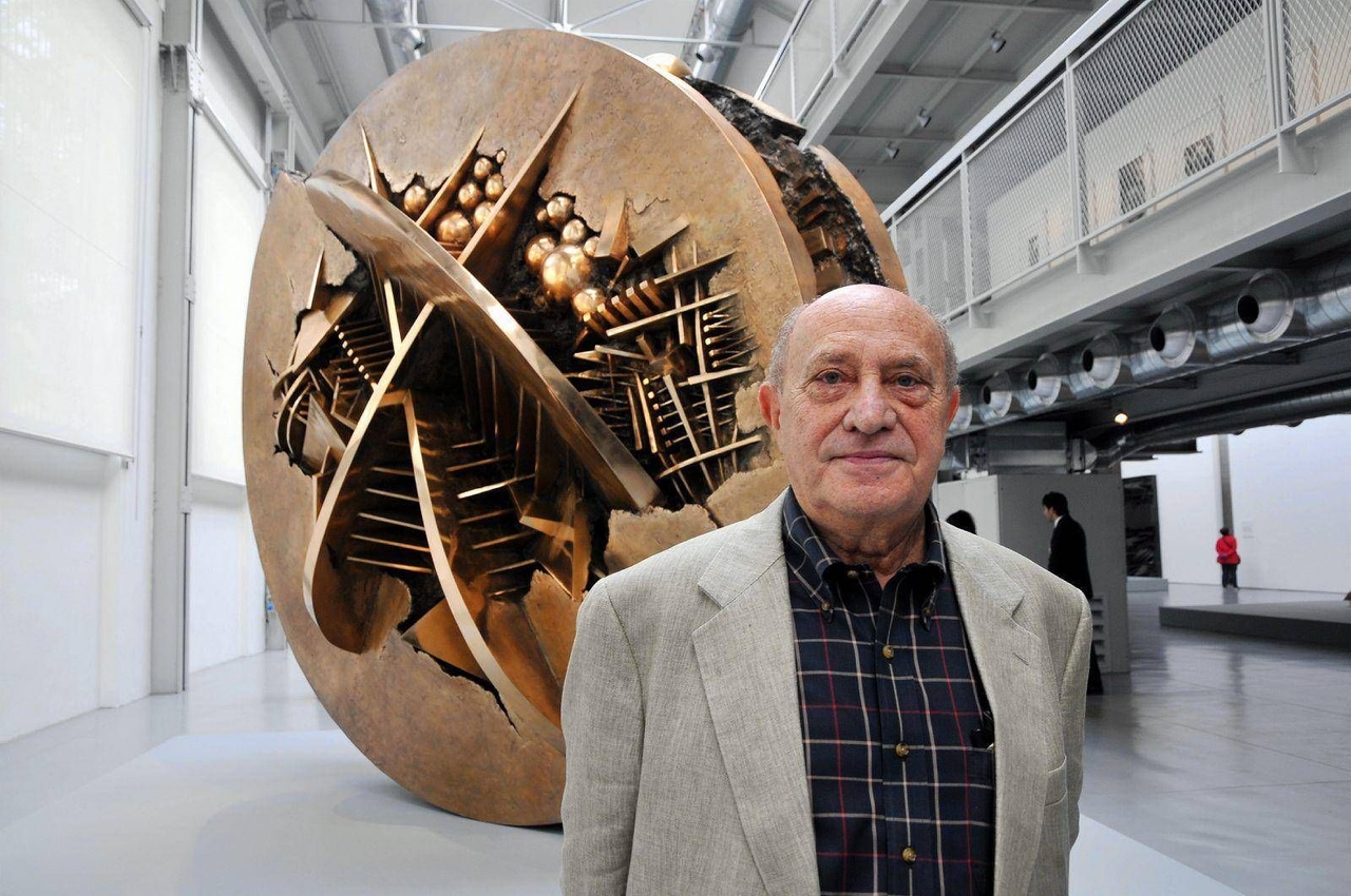 Adiós a Arnaldo Pomodoro, gigante de la escultura italiana