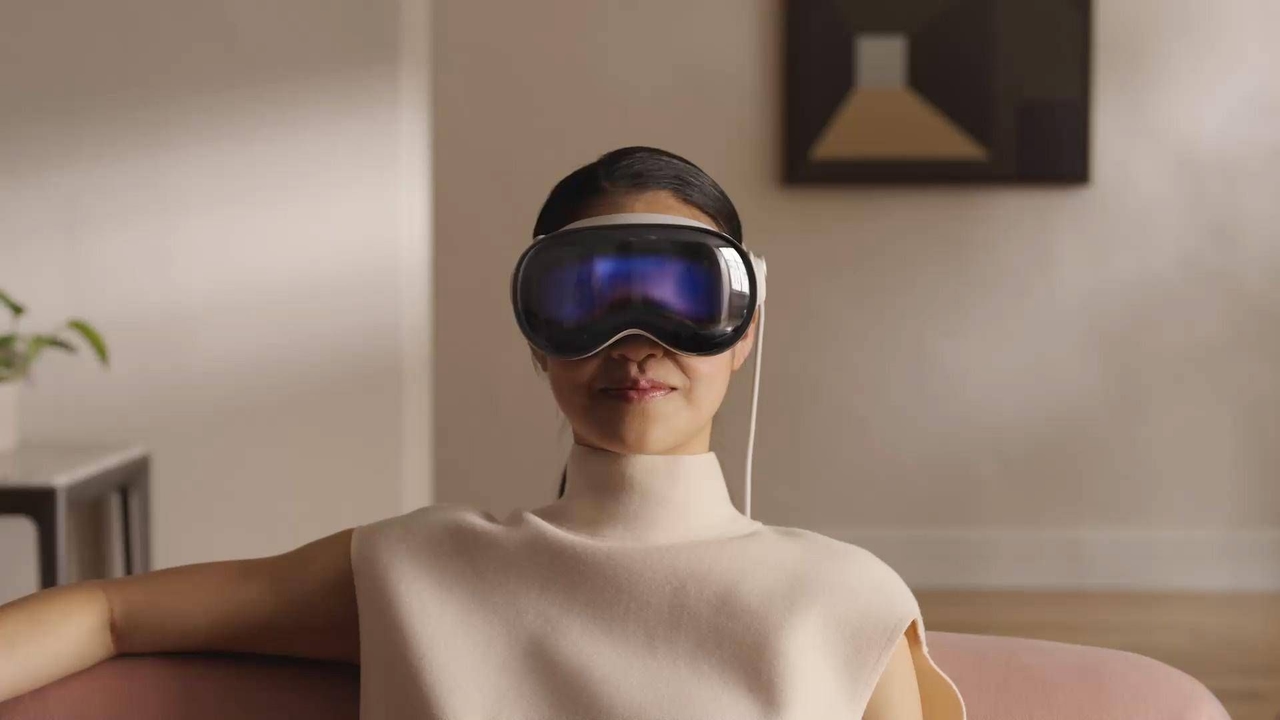 Apple Bets on Augmented Reality: Seven New Devices by 2028