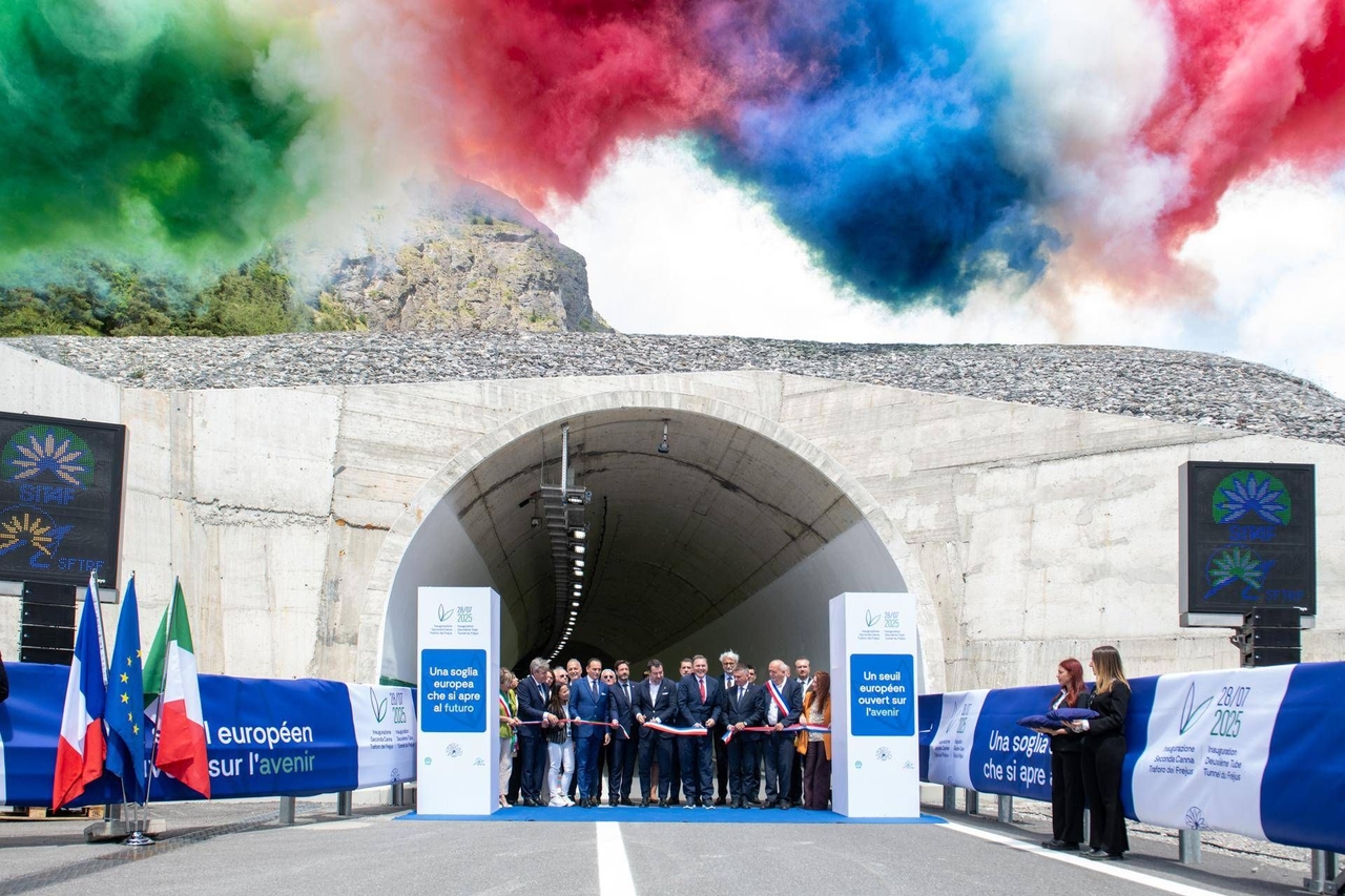 Traforo Frejus, apre la seconda canna: 13 km collegano Italia e Francia