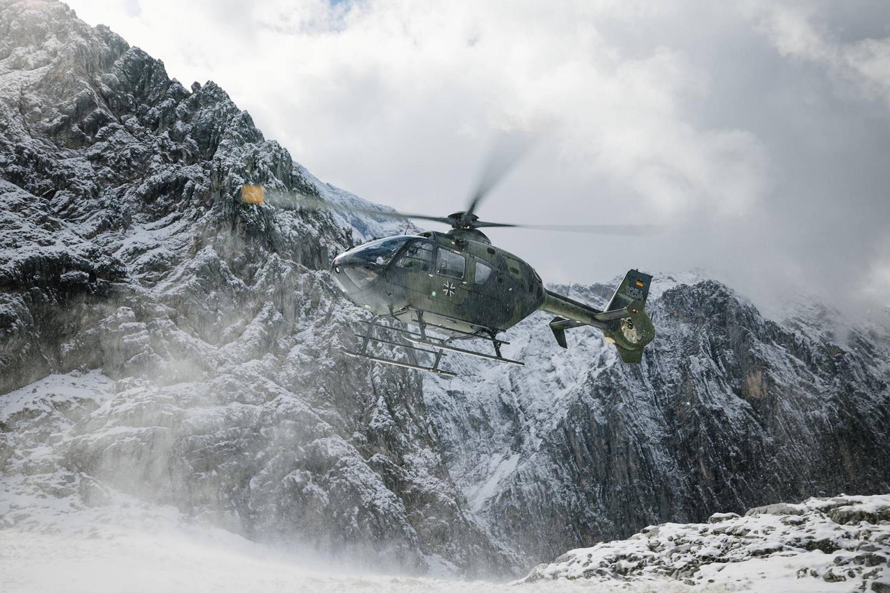 ESA: Vier europäische Astronauten absolvieren Helikoptertraining für Mondmissionen