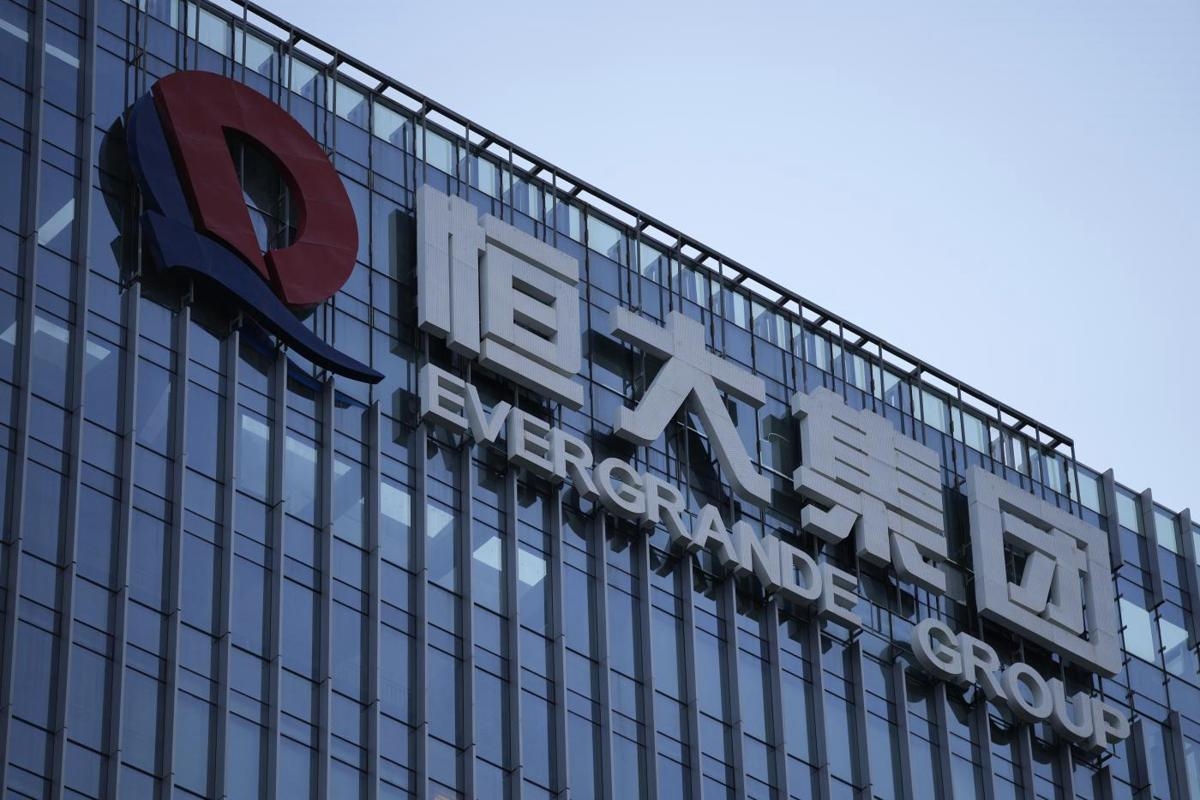 Evergrande, el gigante inmobiliario chino, hace las maletas y abandona la Bolsa de Hong Kong después de 15 años.