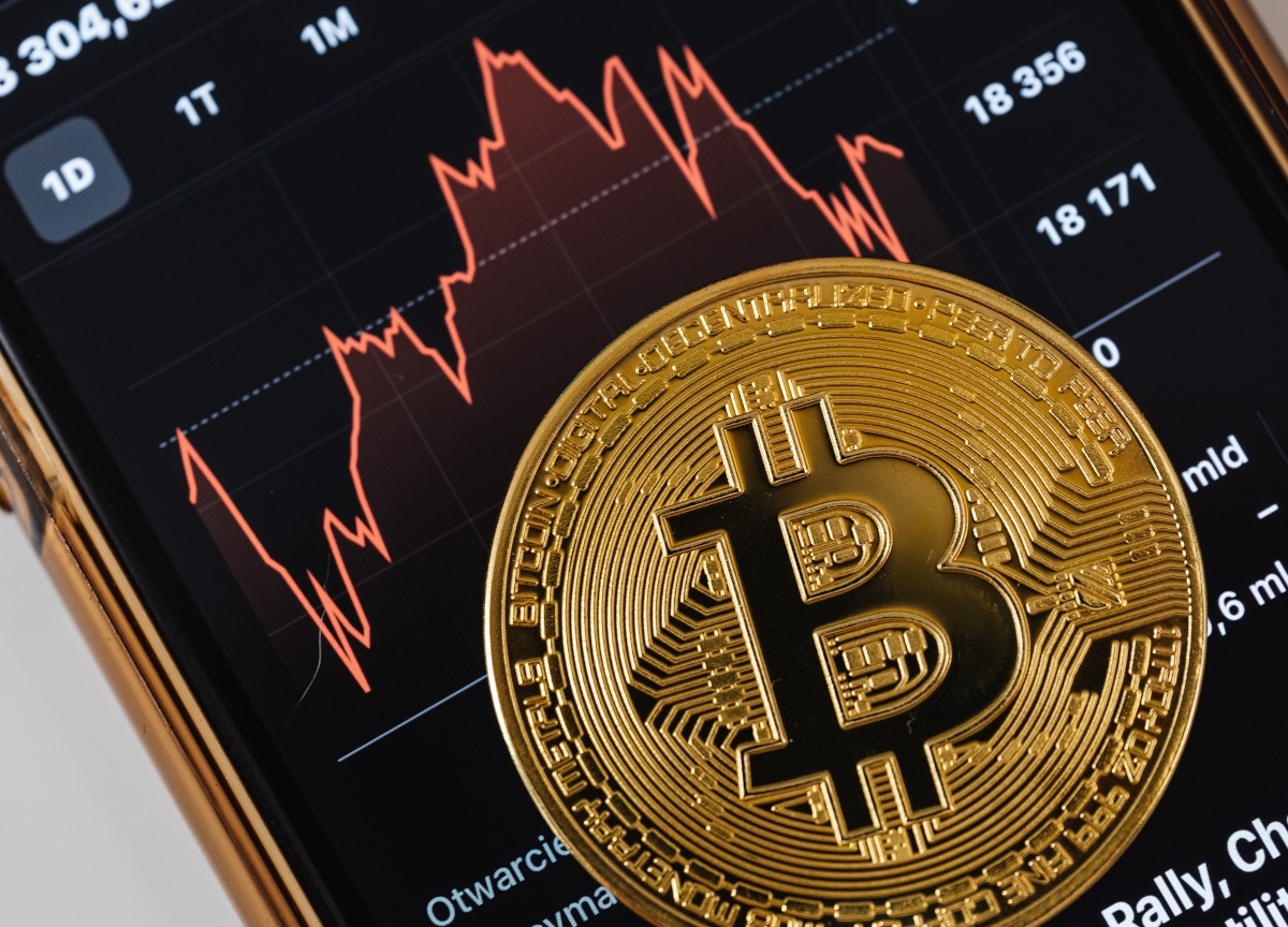 El ataque de EEUU a Irán también asusta a las criptomonedas: Bitcoin cae por debajo del umbral de los 100 mil dólares