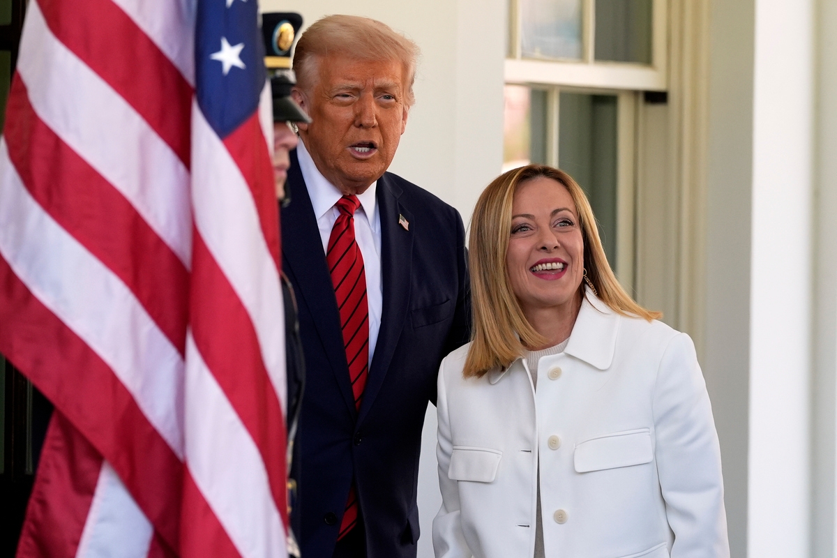 Tijdens de gesprekken tussen Trump en Poetin over Oekraïne speelt Meloni een cruciale rol om de Verenigde Staten en Europa verenigd te houden aan de vooravond van de top.