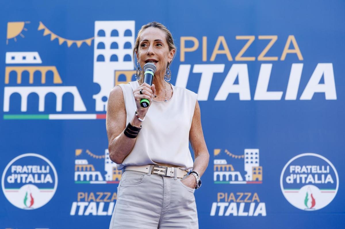 Kandidatin von Arianna Meloni? Die Hypothese ist da. Die Schwester des Premierministers, Dreh- und Angelpunkt der FdI und Bindeglied zwischen Giorgia und der Basis