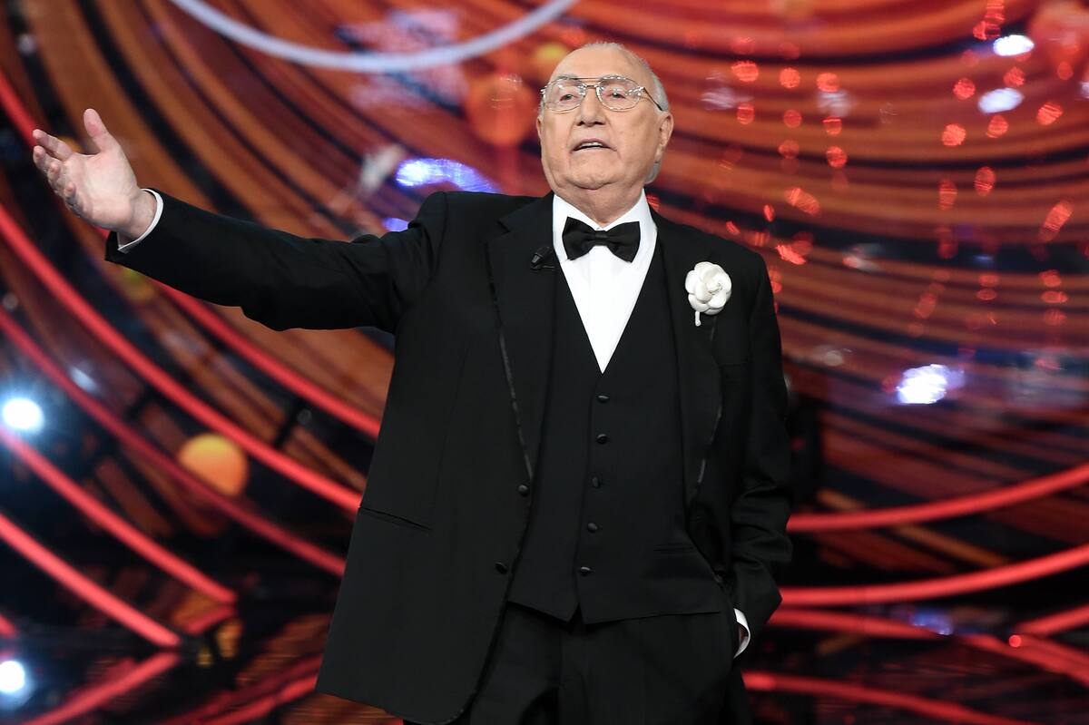 Pippo Baudo, the last entertainer in Italian homes, has died.