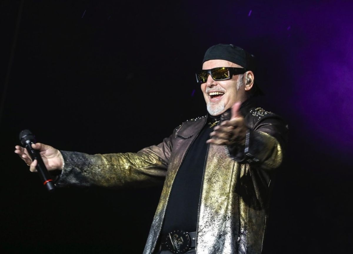 Vasco Rossi bat des records, affichant complet pour sa tournée 2026 en deux heures avec plus de 350 000 billets - « Chiffres marquants »