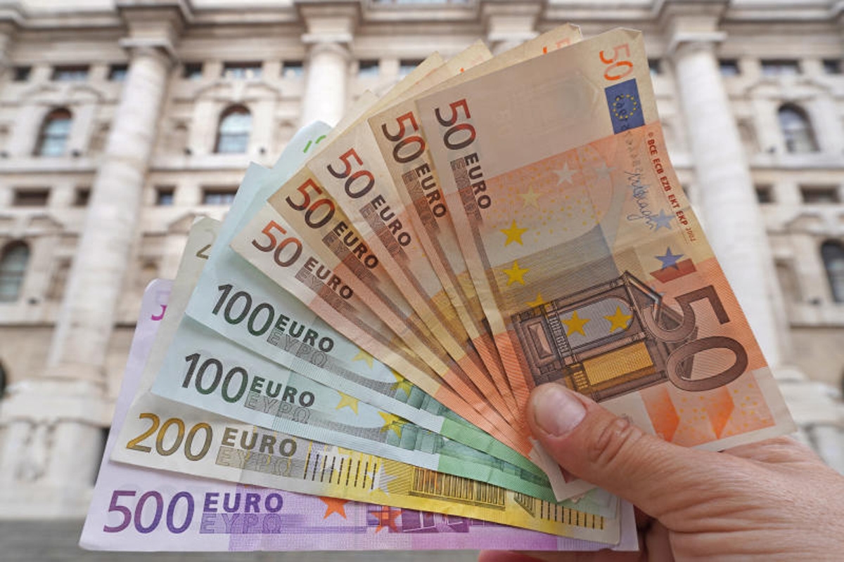 Altro che crisi, le banche italiane fanno il pieno di profitti con i tassi alti: 46 miliardi solo nel 2024, 112 in tre anni
