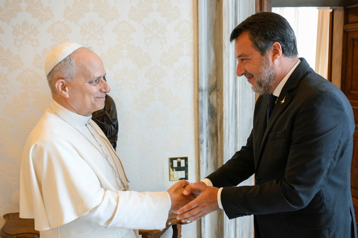Papa Leone XIV riceve Matteo Salvini in Vaticano: il vicepremier accompagnato dalla figlia Mirta |FOTO