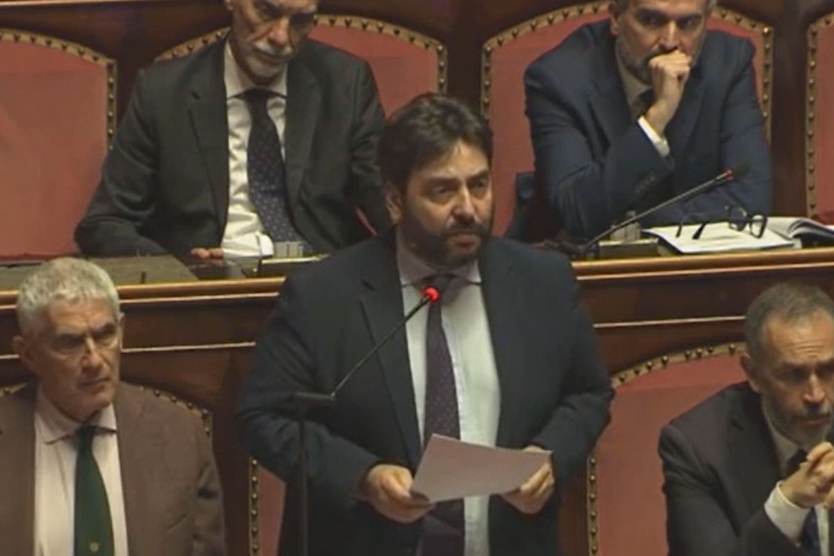 Fina (Pd) lit la lettre d'Alemanno depuis la prison à la Chambre : « La politique dort avec la climatisation »