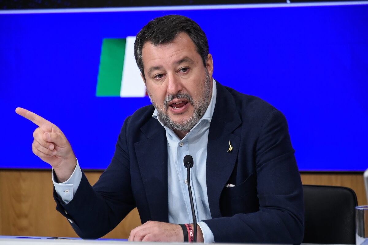 Orçamento e impostos: a Liga se renova. Salvini, de Cernobbio: "Um imposto fixo sobre os salários dos funcionários é uma possibilidade."