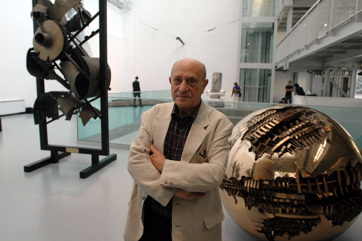 Who was Arnaldo Pomodoro, the master of bronze spheres that the whole world envied us
