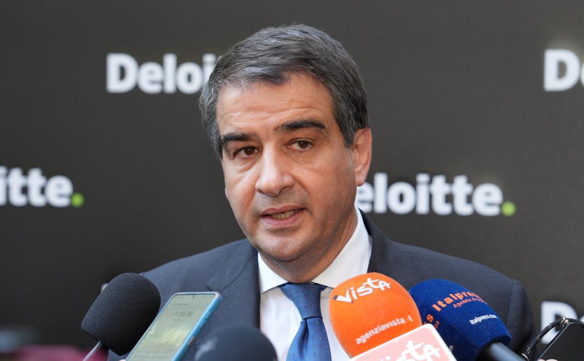 EU: Fitto: „Ein großer Markt, der gestärkt werden muss. Das Schlüsselwort ist Flexibilität.“ – Pflichten? „Optimistisch in Bezug auf die Verhandlungen mit den USA. Von der Leyen sagte, dass …“ – Videos von Affaritaliani.it