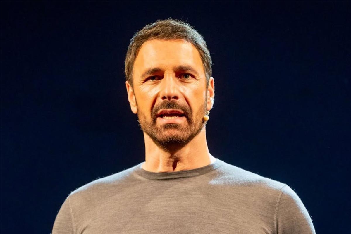 Raoul Bova gana el primer partido contra Corona: el Garante y Google bloquean los canales sociales de "Falsissimo" y los contenidos que violaban la privacidad del actor.