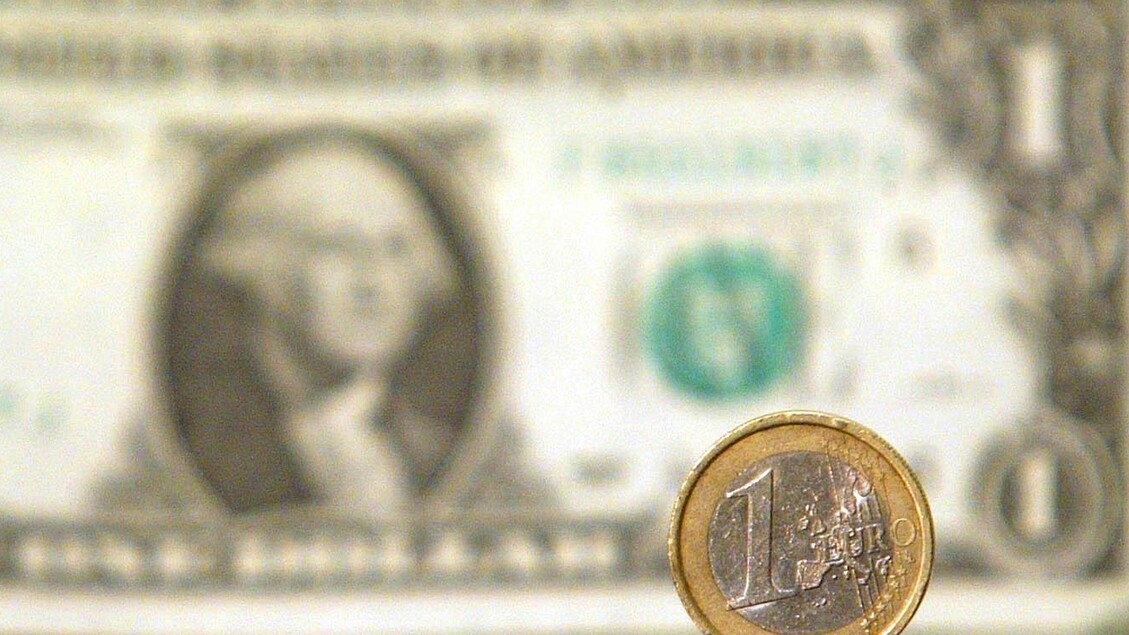 Euro em baixa no início, negociado a US$ 1,1221