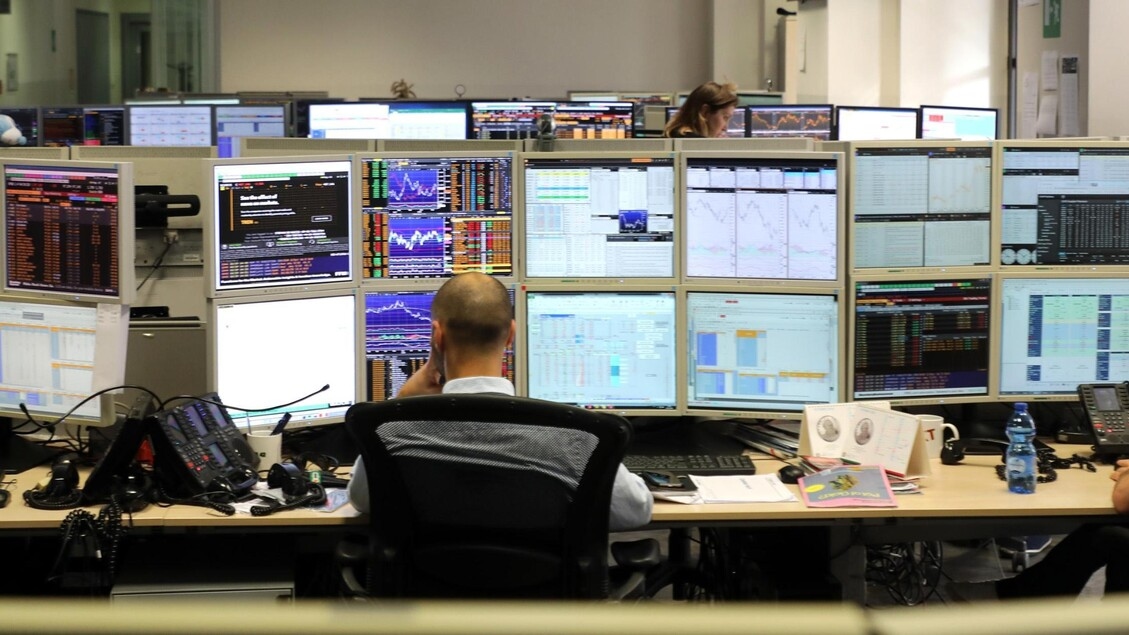 O spread do BTP-Bund cai para 81,7 pontos, enquanto o OAT francês permanece estável.