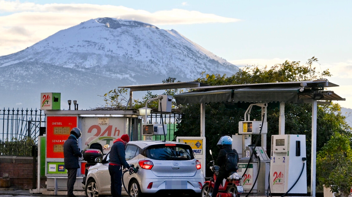 Los precios promedio del combustible alcanzan su nivel más alto desde abril