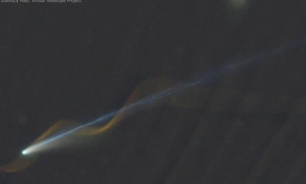 O abraço entre o Cometa Lemmon e um meteoro