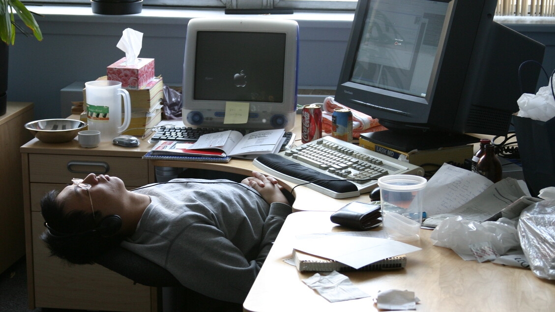 Devido à falta de sono, o cérebro fica à mercê de ondas descontroladas.