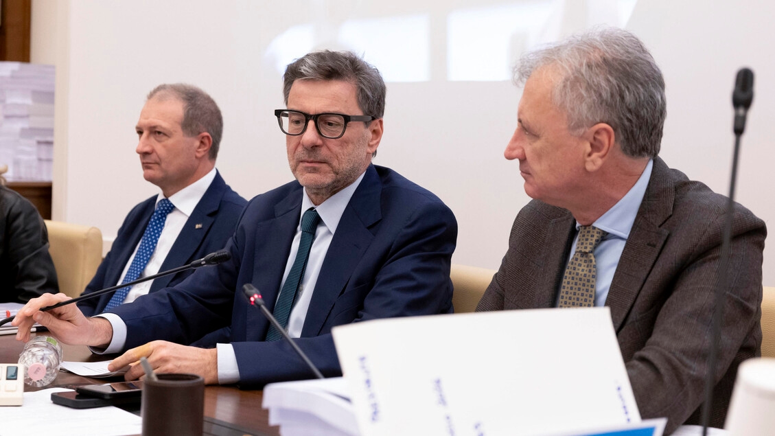 Бюджетные проблемы: «Налог на доходы физических лиц — это вознаграждение богатым». Джорджетти: «Мы защищаем людей со средним доходом».