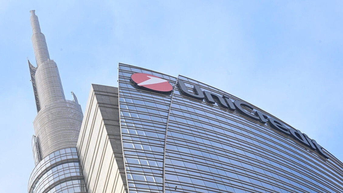 Unicredit aumenta su participación en Commerzbank al 26% y aspira al 29%.