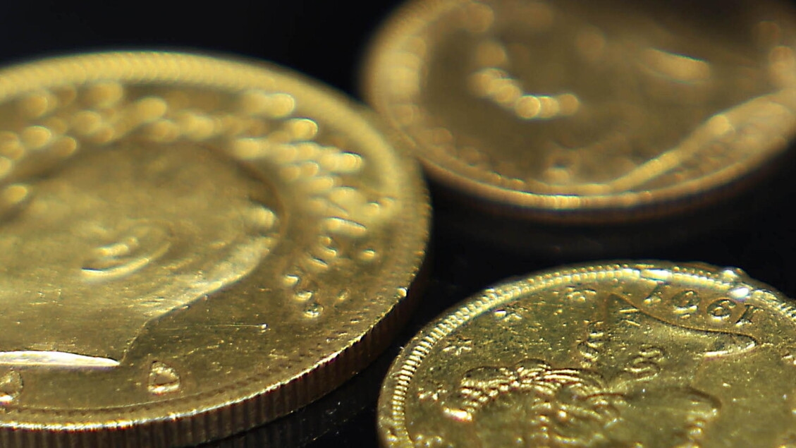 Altın başlangıçta düştü, spot fiyatı ons başına 3.327,84 dolardan