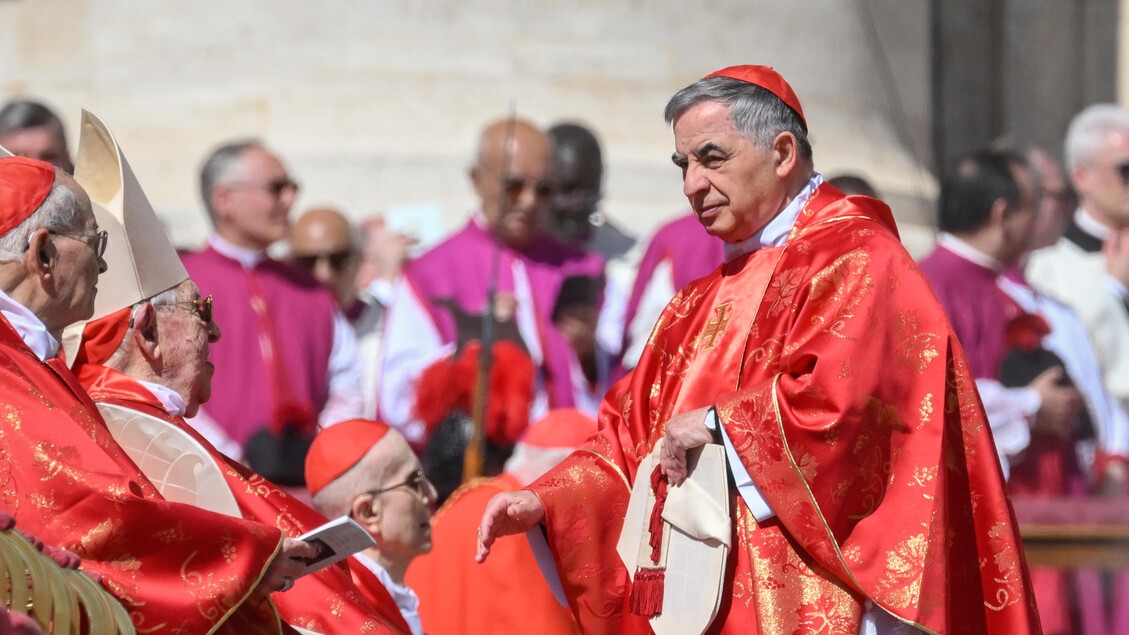 Papa: Becciu, 'offro le mie sofferenze per il bene della Chiesa'