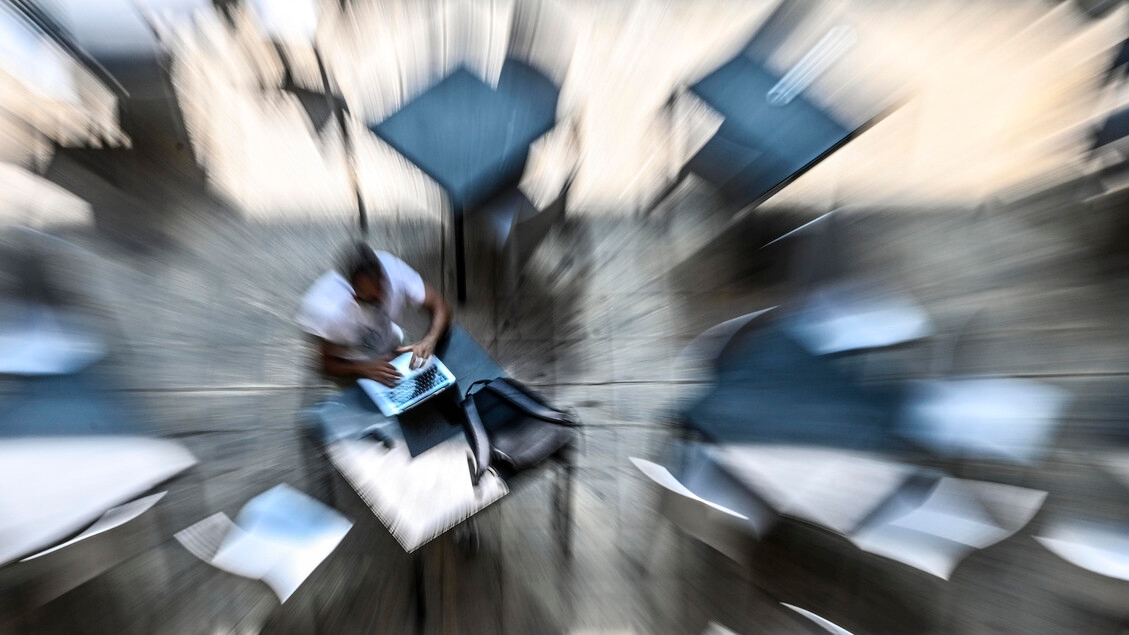 O mercado italiano de TIC está avaliado em mais de € 44,3 bilhões, com previsão de crescimento de 4,5% em 2025.