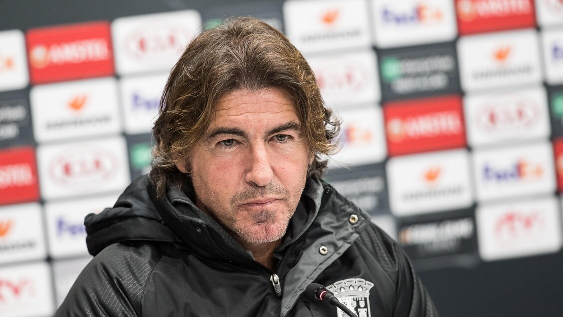 Futebol: Sá Pinto vai contra a corrente e vai treinar no Irão
