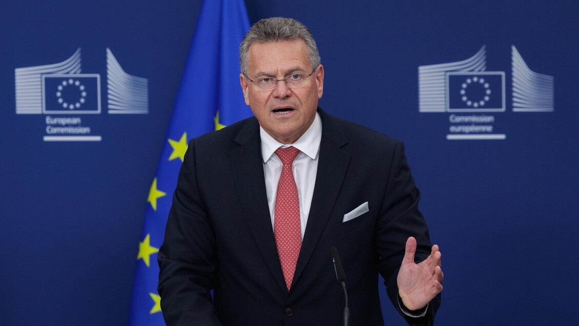 EU and US tighten on 10%, Sefcovic flies to Washington