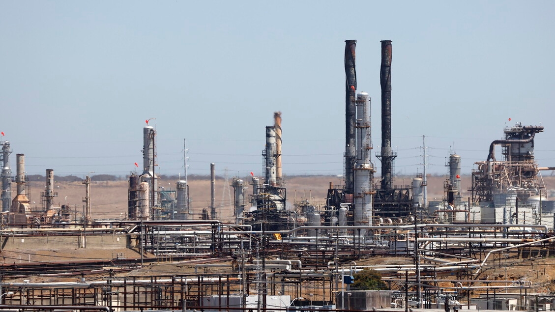 Petrol fiyatları istikrarlı seyrediyor, WTI 63,58 dolardan işlem görüyor.