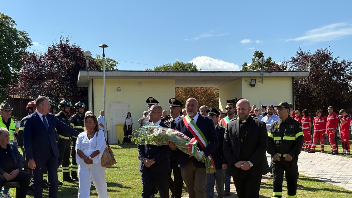 Amatrice conmemora el terremoto con una procesión de antorchas y una ceremonia