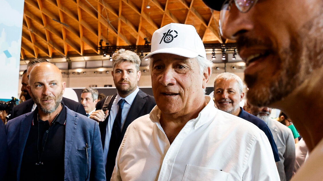 Tajani pone freno a Giorgetti y le dice que no habrá más 'pellizques' a los bancos.