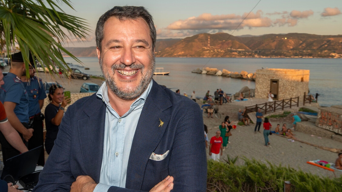 Salvini, bütçede sabit vergi ve vergi indirimi