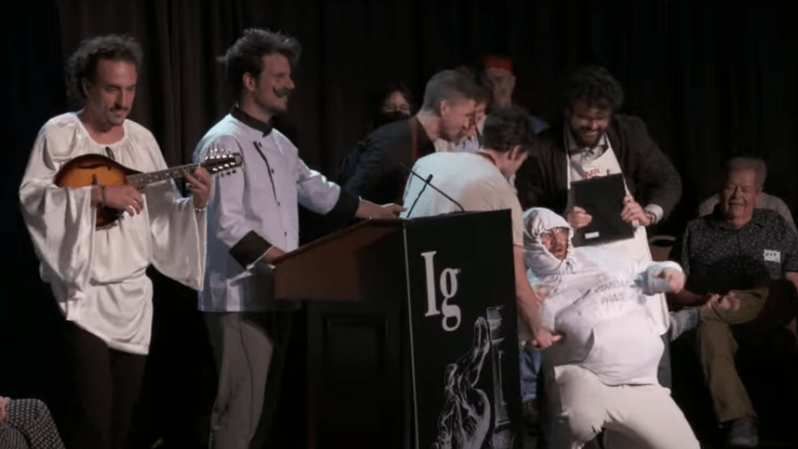 Italians among the 2025 IgNobel Prize winners, with the physics of cacio e pepe.