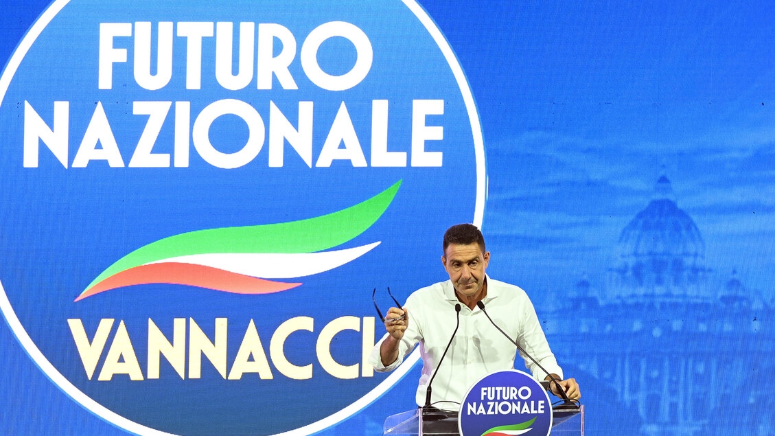 Vannacci cresce ancora, sale la pressione sul centrodestra