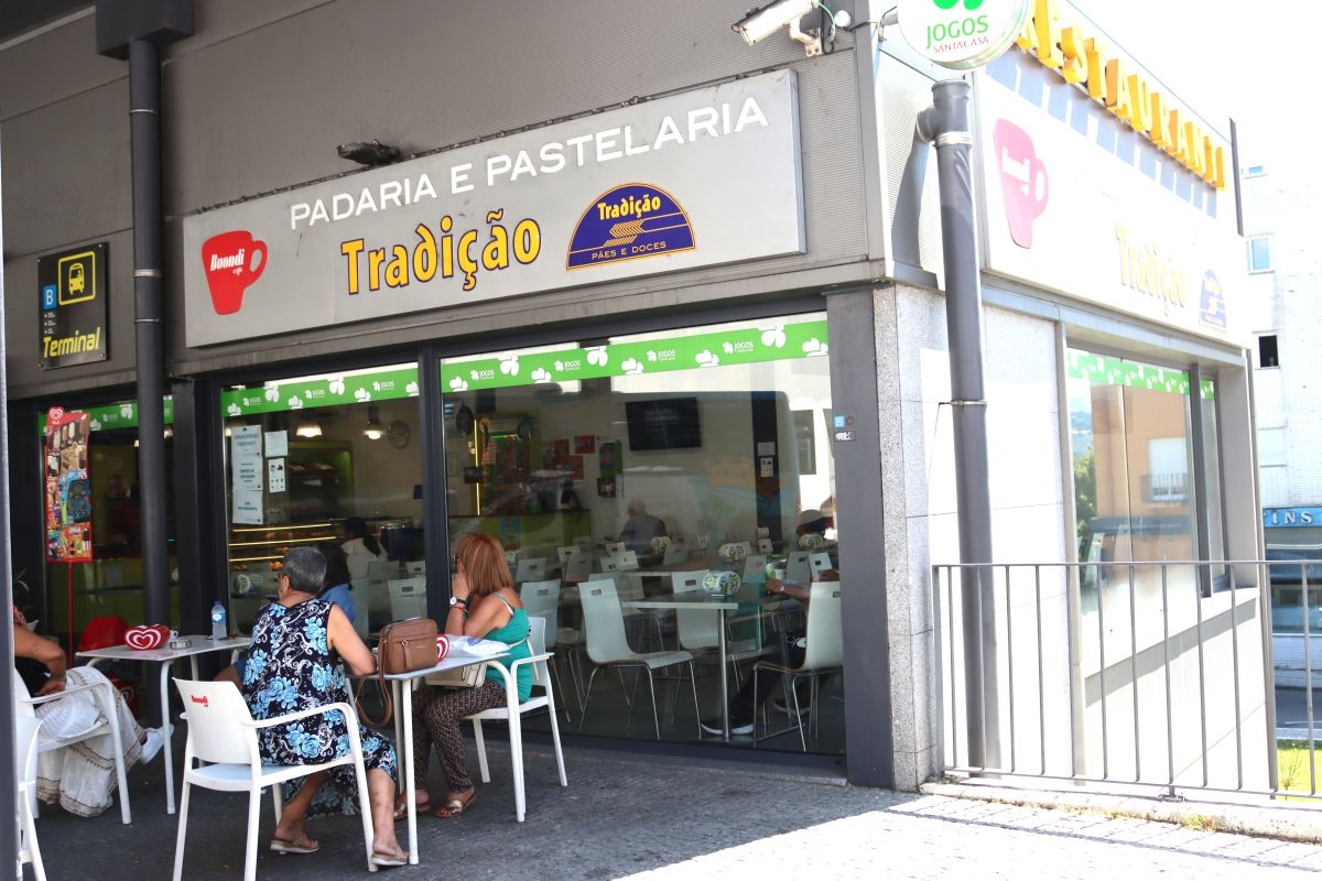 PSP identificou homem que destruiu esplanada de pastelaria
