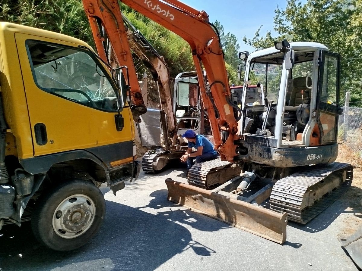 Kilitsiz bir minibüsün çarpması sonucu ağır yaralandı