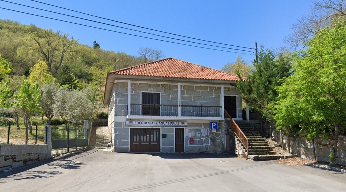 İki mahalle konseyi soyuldu