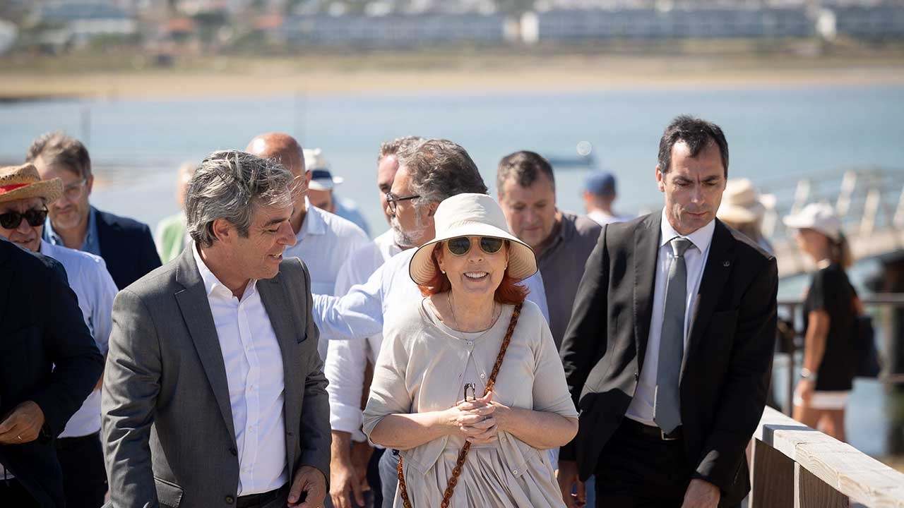 Minister van Milieu roept gemeenten op om gebruik te maken van fondsen voor de kust