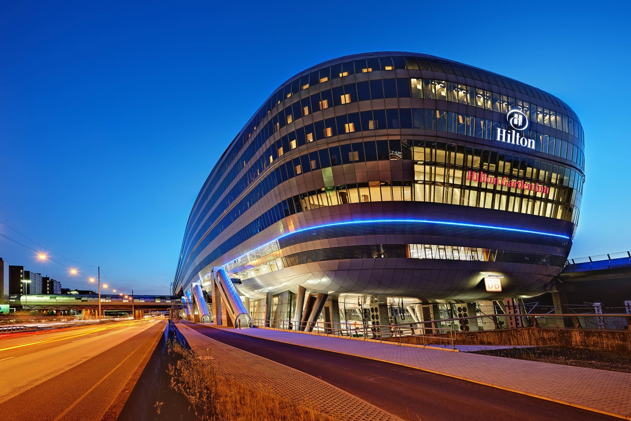Zwei Hotels, ein Standort: Hilton Hotels am Frankfurter Flughafen verbinden Komfort mit Top-Anbindung