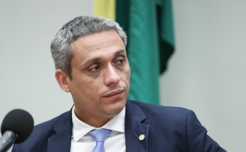 Gustavo Gayer é condenado a indenizar PT por fake news sobre atentado a Bolsonaro