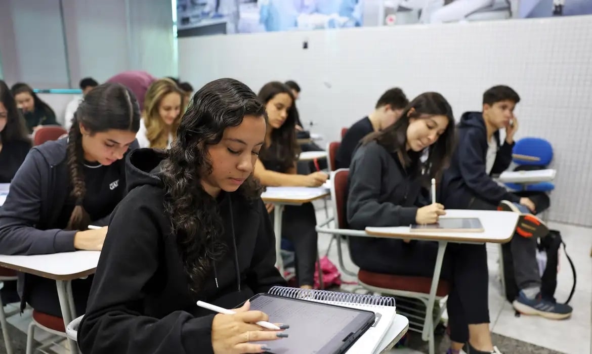 Governo Lula publica regulamentação de EaD no ensino superior