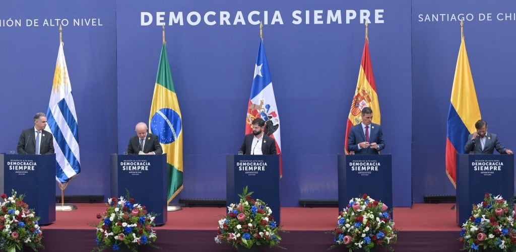 En Chile, Lula llama a la unidad contra la extrema derecha y sus “prácticas intervencionistas”