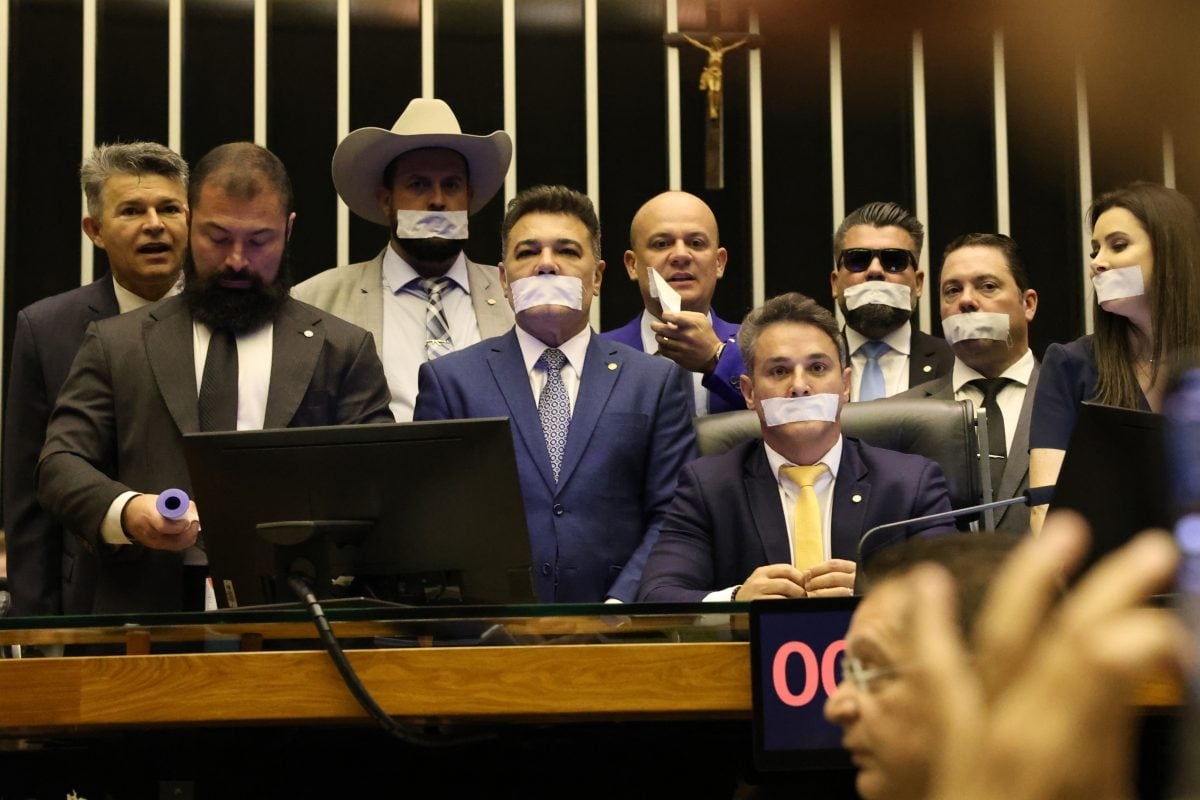 Partie domagają się zawieszenia 5 zwolenników Bolsonaro za zamieszki w Izbie Reprezentantów