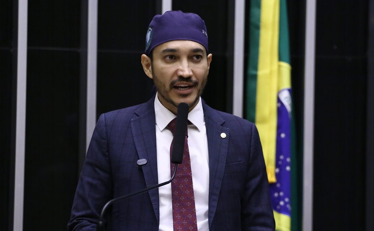 Boulos vai à PGR contra deputado por conluio com big techs em projeto sobre crianças na internet