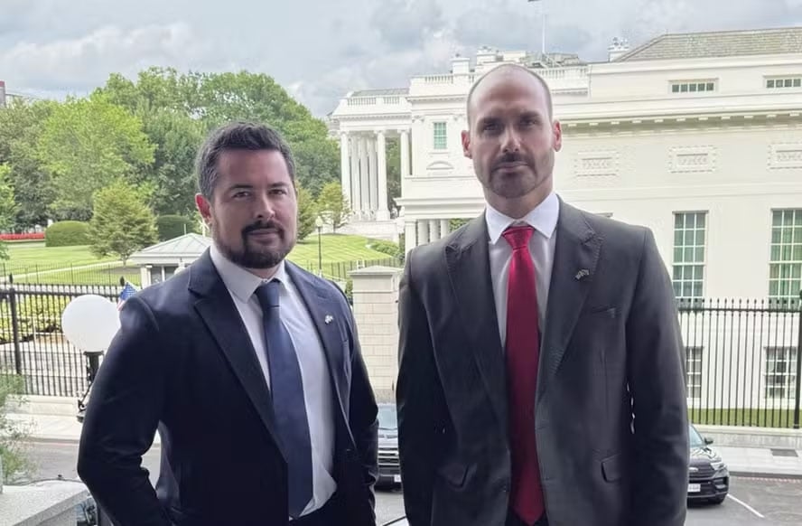 Attorney General's Office accuses Eduardo and Paulo Figueiredo of coercion to benefit Jair Bolsonaro