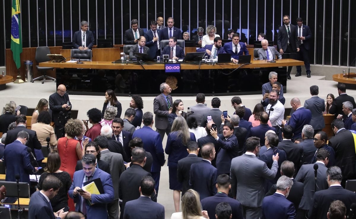 The Chamber approves the urgent amnesty bill