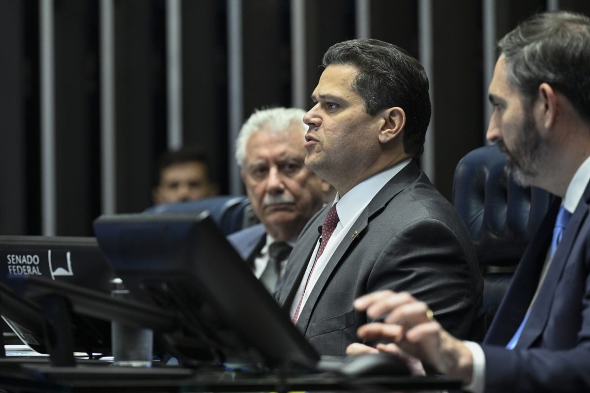 Alcolumbre agenda nova ‘pauta-bomba’ e amplia tensão com Lula no Senado