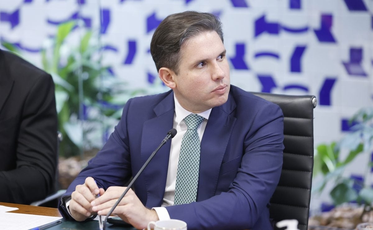 Motta anuncia transição de um ano para o fim da escala 6×1 e sela acordo com Lula